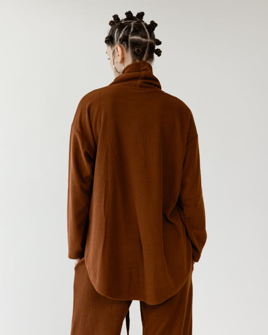 قميص مخملي بني