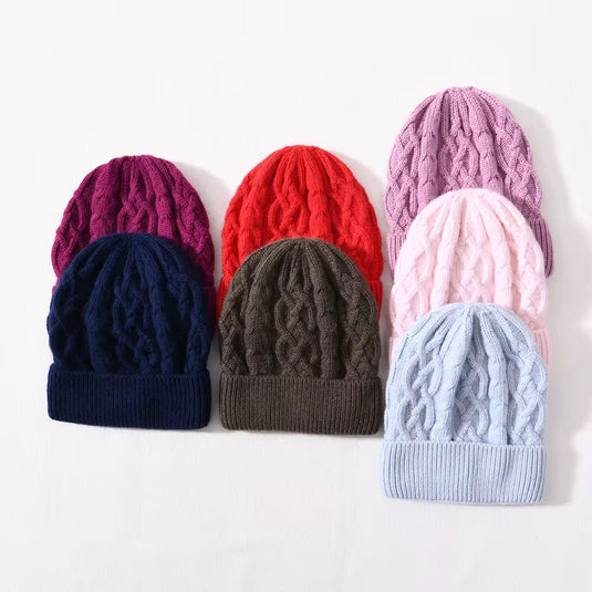 قبعة الكيبل النسائية – قبعة شتوية دافئة بتصميم عصري للبنات