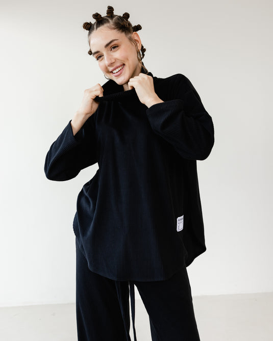 قميص مخملي أسود