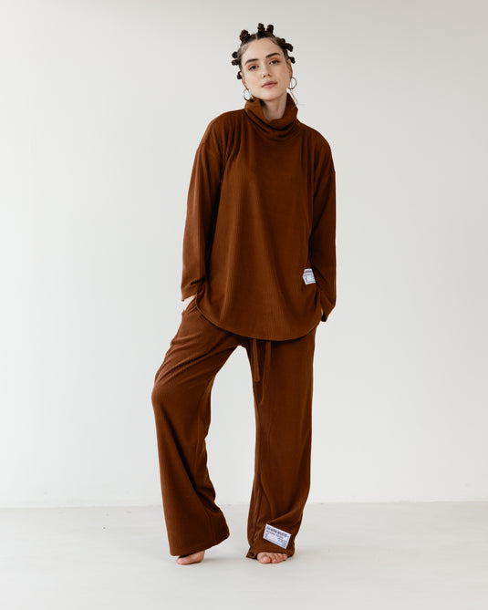 بنطلون مخملي بني