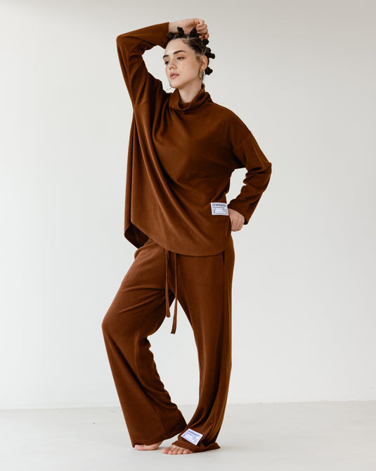 بنطلون مخملي بني