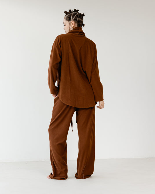 بنطلون مخملي بني