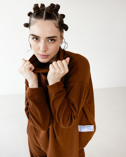 قميص مخملي بني