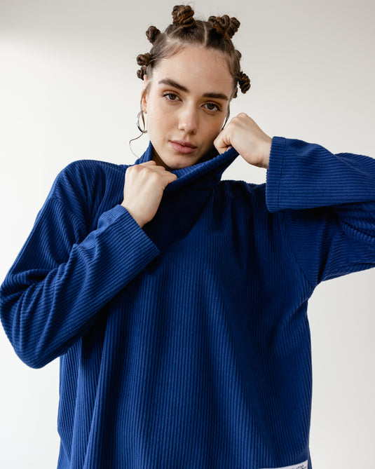 قميص مخملي أزرق