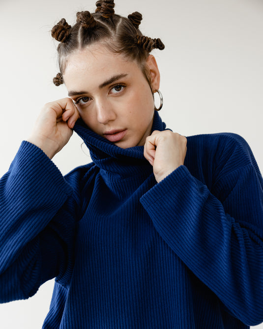 قميص مخملي أزرق