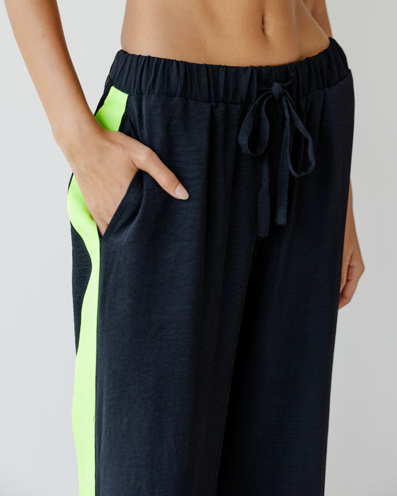 تحميل الصورة في عارض المعرض, بنطلون بريزي اسود
